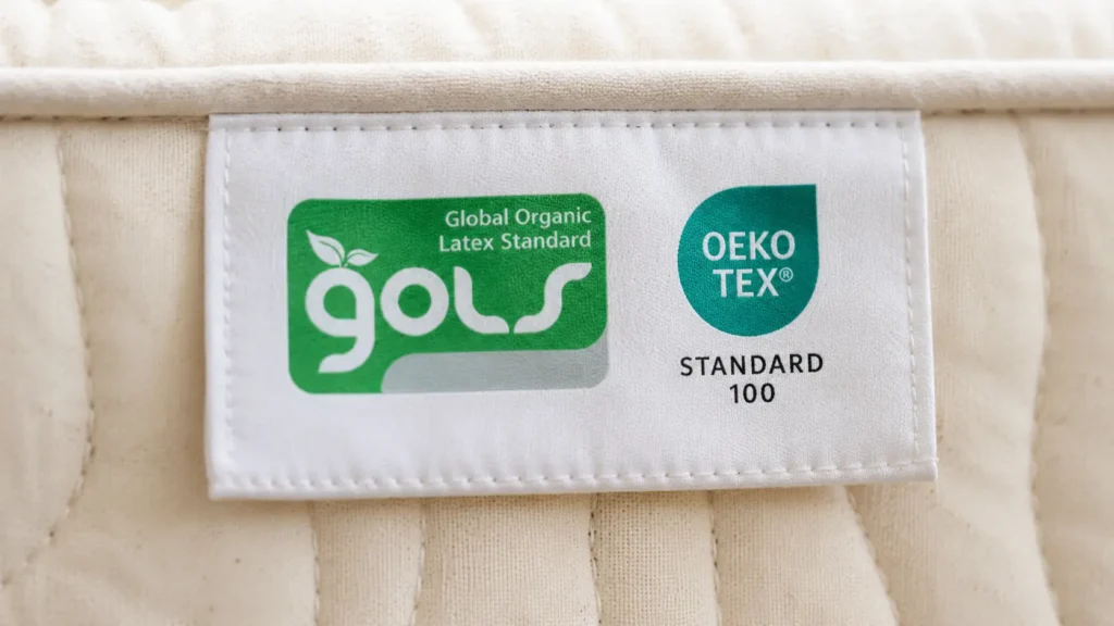 label gols et oeko tex sur un matelas